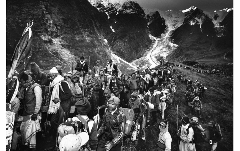 fot. Martushka Fromeast

1. miejsce w kategorii Życie Codzienne (cykle). Nanda Devi (7816 m n.p.m.) to drugi co do wysokości szczyt Indii. Dla mieszkańców himalajskiego stanu Uttarakhand ta góra jest najważniejszą boginią hinduistycznego panteonu, ich matką i małżonką boga Sziwy. Uttarakhand (Indie), wrzesień 2014r. - sierpień 2016 r.