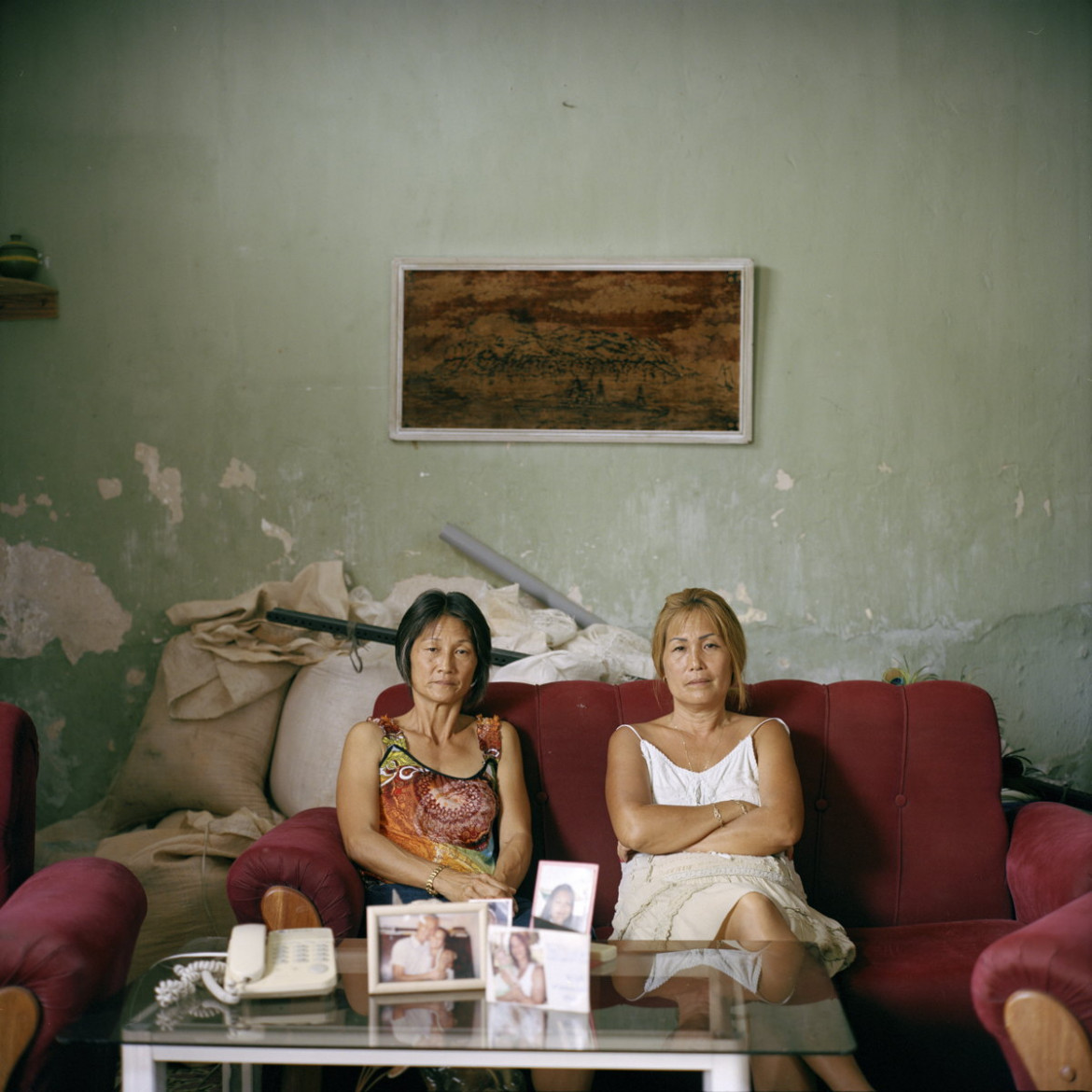 fot. Michael Vince Kim, "Aenikkaeng", 1. miejsce w kategorii People / Stories.
Projekt ten jest poetycką ilustracją opowieści koreańskich potomków kubańskich i meksykańskich pracowników plantacji Agawy. W 1905 roku tysiąc Koreańczyków wyruszyło w podróż do Meksyku, w pogoni za fałszywą obietnicą luksusów jakie czekają na nich na rajskich wyspach u celu podróży. Zamiast tego, zostali sprzedani jako niewolnicy na plantacje Agawy, nazywanej zielonym złotem Meksyku.