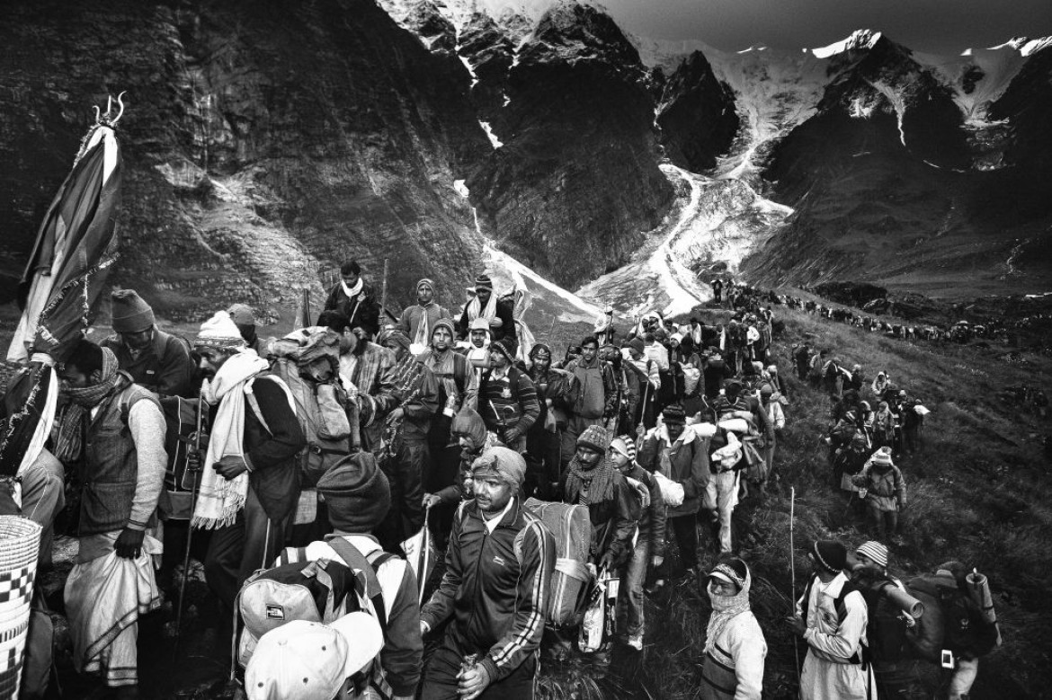 fot. Martushka Fromeast

1. miejsce w kategorii Życie Codzienne (cykle). Nanda Devi (7816 m n.p.m.) to drugi co do wysokości szczyt Indii. Dla mieszkańców himalajskiego stanu Uttarakhand ta góra jest najważniejszą boginią hinduistycznego panteonu, ich matką i małżonką boga Sziwy. Uttarakhand (Indie), wrzesień 2014r. - sierpień 2016 r.