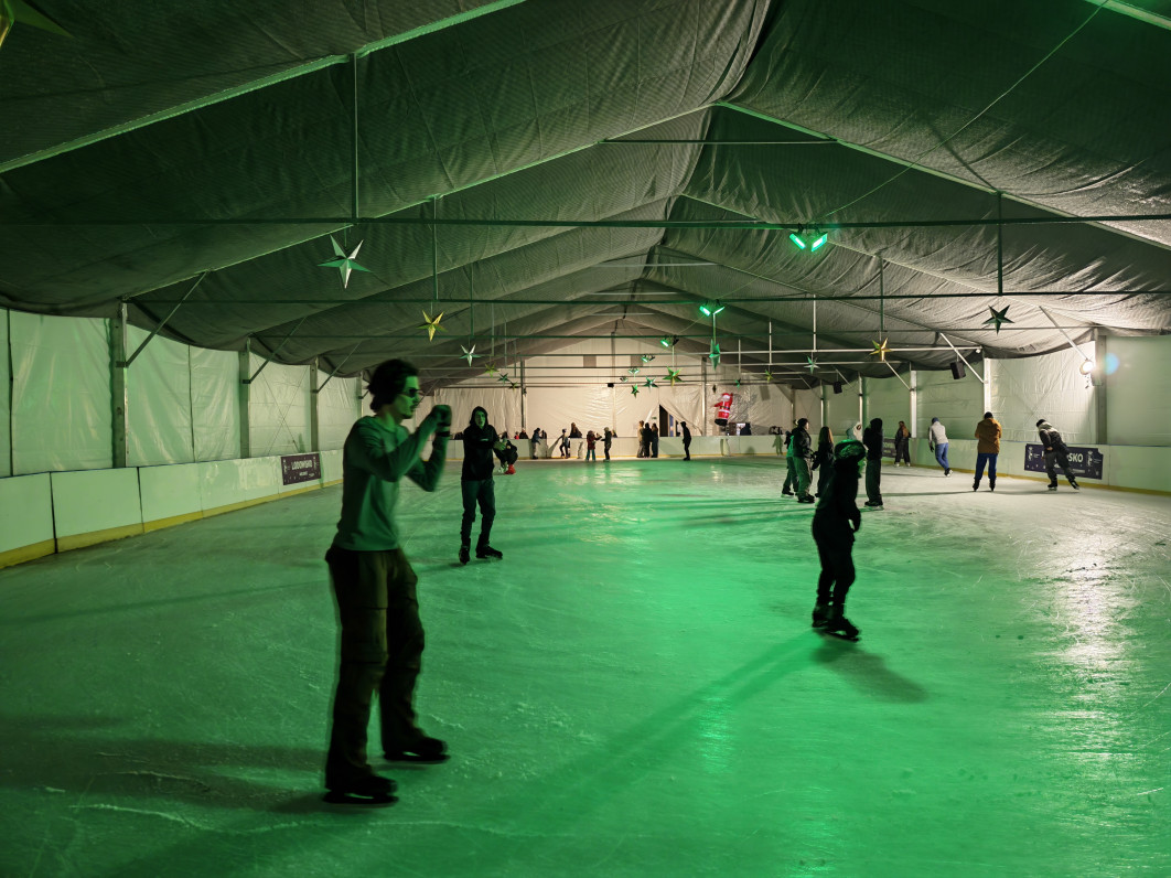 1/100 s, f/1.6, ISO 320, Moduł standardowy