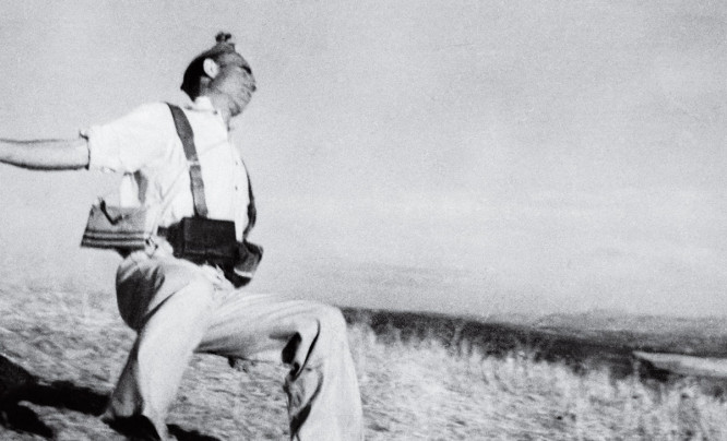  „The Falling Soldier“ Roberta Capy - legendarne reportażowe ujęcie czy jedno z największych fotograficznych oszustw XX wieku?