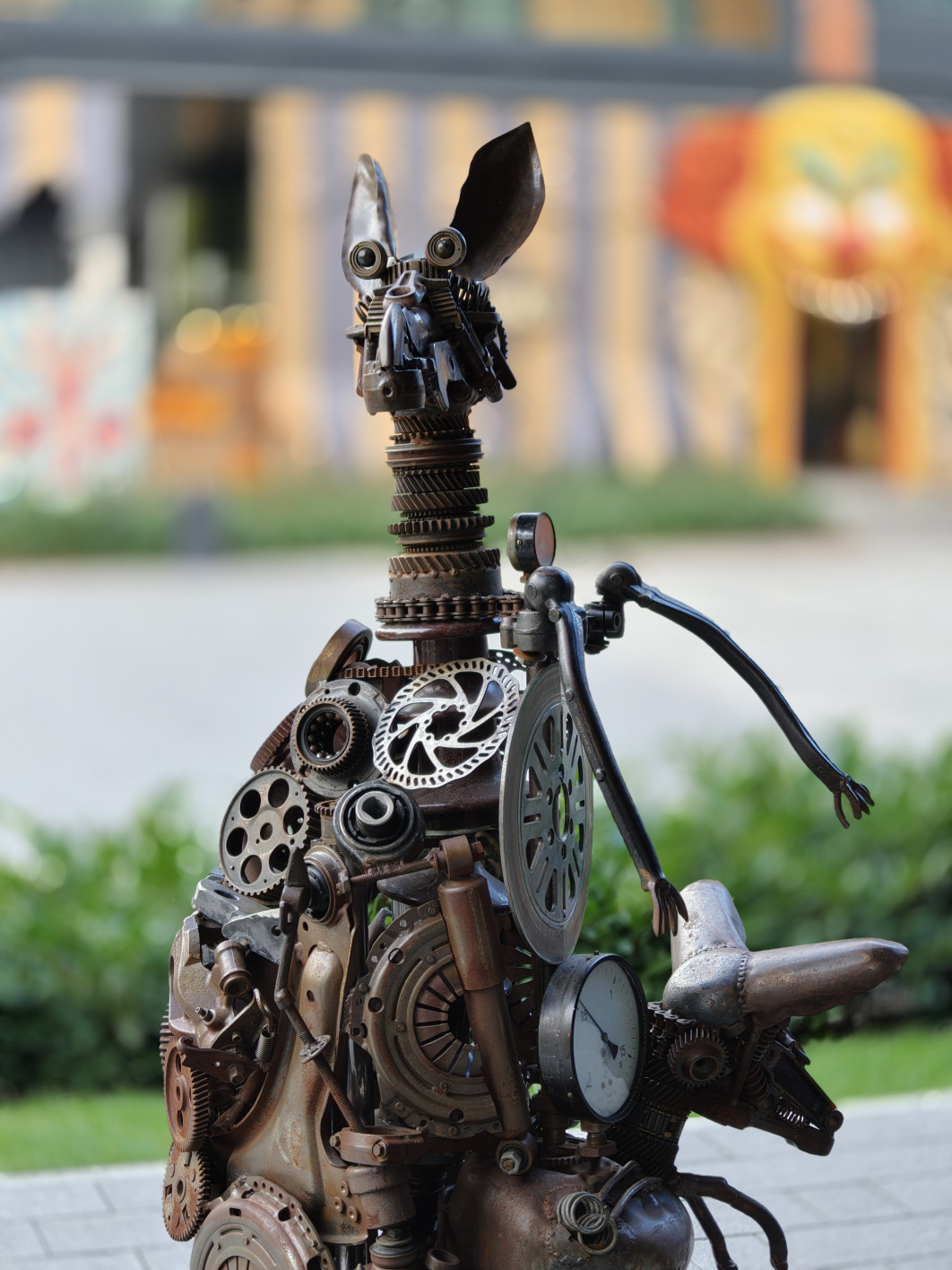 1/98 s, f/1.4, ISO 500, 16.5 mm