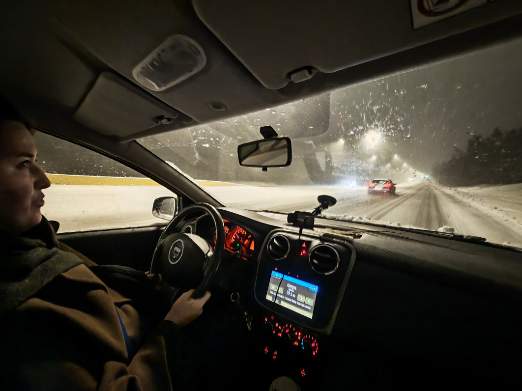 1/8 s, f/2, ISO 2500, Moduł ultraszerokokątny