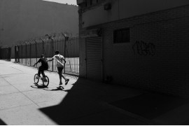 fot. Tommaso Sacconi, z cyklu "Light On", 3. miejsce w kategorii Street / Series