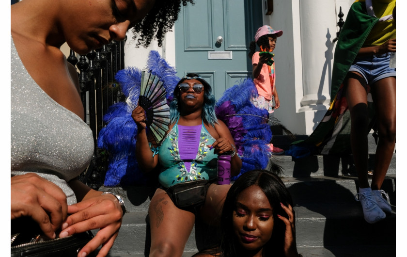 fot. Olesia Kim, Londoners, 1. miejsce w kat. Street Photography / Siena International Photo Awards 2020Uczestnicy festiwalu Notting Hill Carnival.
