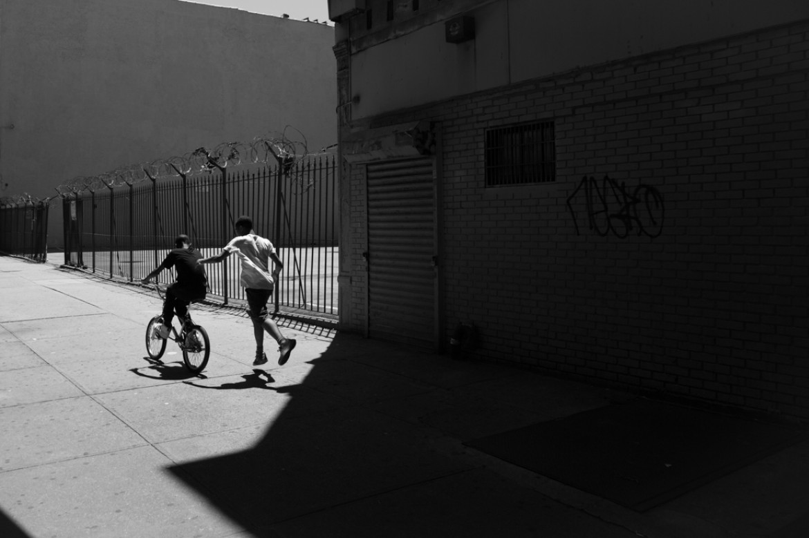fot. Tommaso Sacconi, z cyklu "Light On", 3. miejsce w kategorii Street / Series