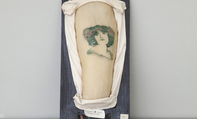 „Wycinki“ Magdy Hueckel i Agnieszki Rayss to wystawa prac o obrazach ciała