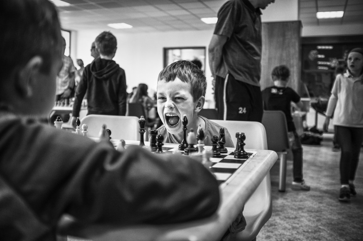 fot. Michael Hanke, "youth CGess Tournaments", 2. miejsce w kategorii Sports / Stories.
Szachy, to, paradoksalnie, dla wielu świat pełen emocji, adrenaliny i stresu. Cykl skupia się na zawodach młodzieżowych, organizowanych w wielu czeskich miastach w 2016 roku.