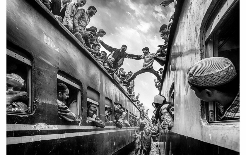 fot. David Nam Lip Lee, Time to Rush Home, 2. nagroda w kategorii Travel / Monovisions Photography Awards 2019