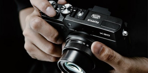 Fujifilm X30 - wizjer, bateria, ergonomia