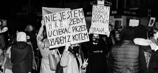 Agata Grzybowska skazana za napaść na policjanta podczas protestów. Dla prokuratury to za mało