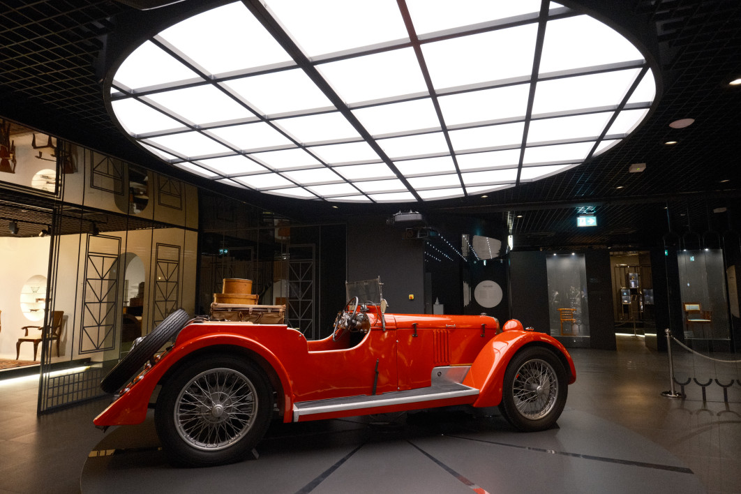 1/60 s, f/4, ISO 5000, 13.0 mm