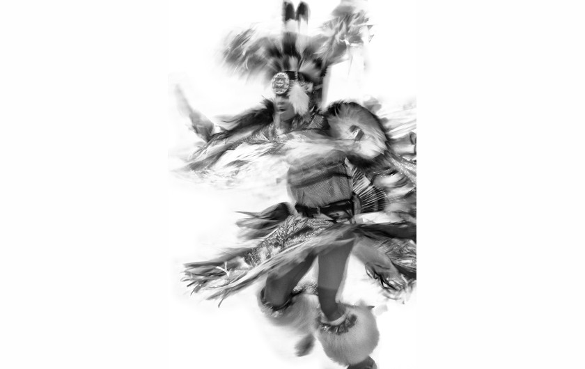 fot. Timothy Huyck, z cyklu Powwow - Men's Dance, 1. nagroda w kategorii Abstract / Monovisions Photography Awards 2019