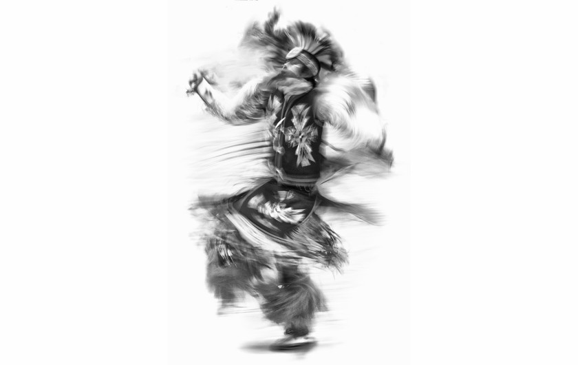 fot. Timothy Huyck, z cyklu Powwow - Men's Dance, 1. nagroda w kategorii Abstract / Monovisions Photography Awards 2019