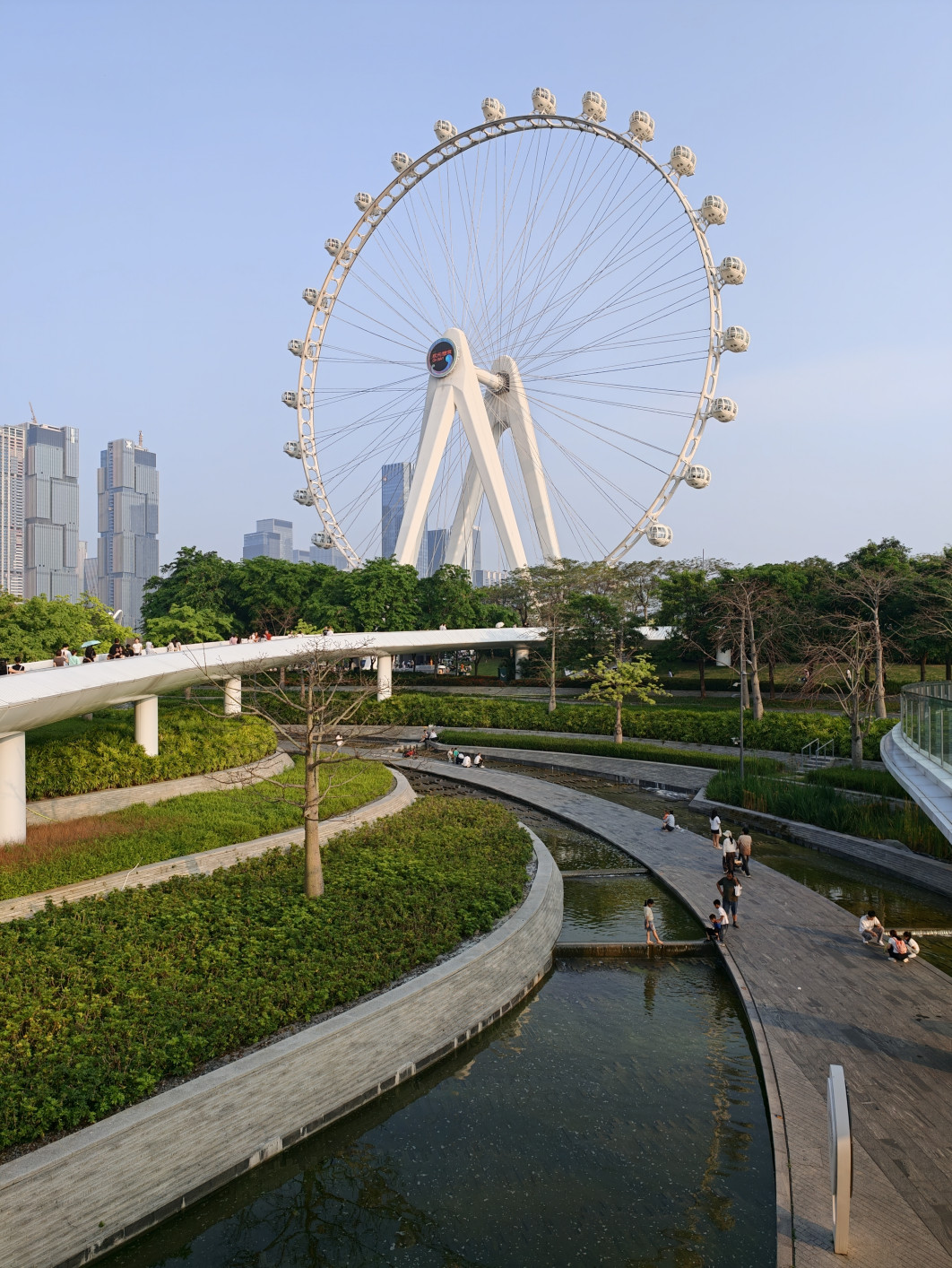 1/2074 s, f/1.5, ISO 200, 7.7 mm