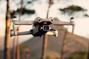 DJI Air 2S - 1-calowa matryca, filmy 5,4K, 10-bitowy Log w kompaktowym dronie ze średniej półki