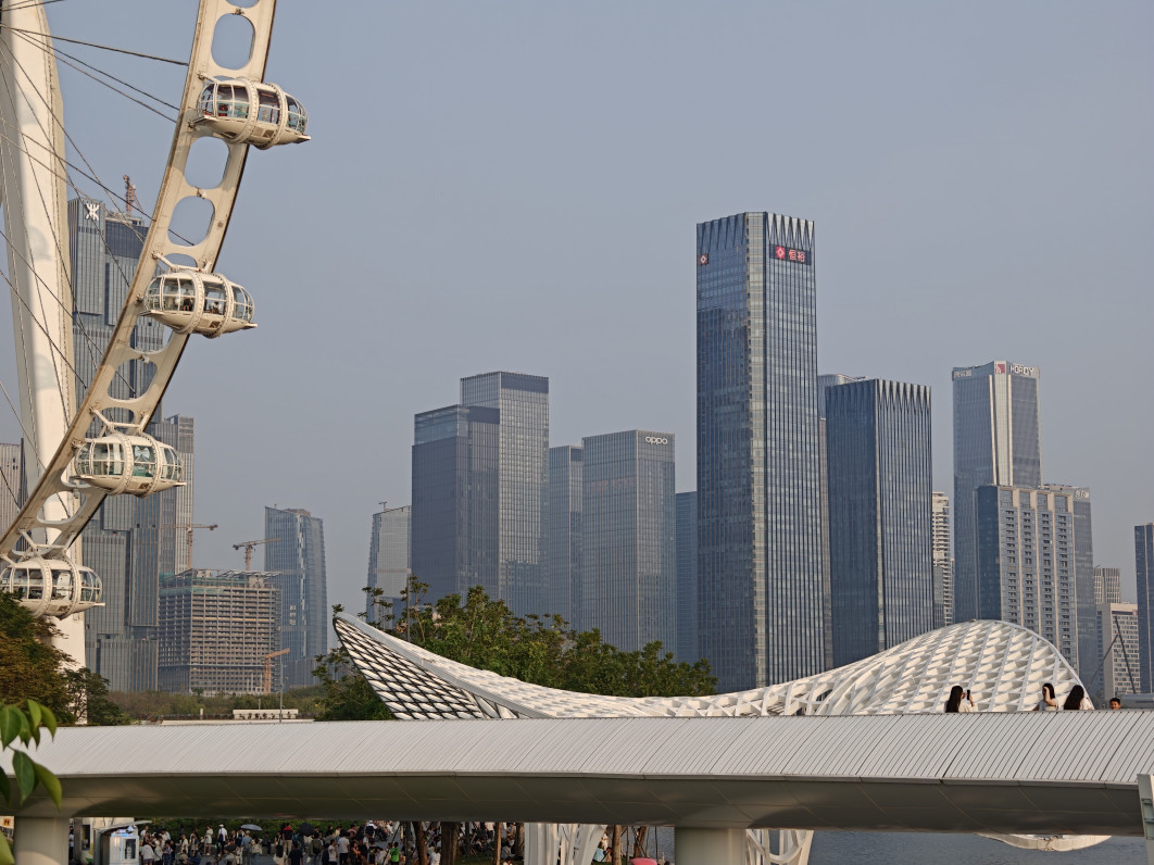 1/636 s, f/2.2, ISO 50, 20.1 mm