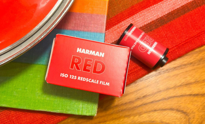Harman RED - nowy film z efektem redscale