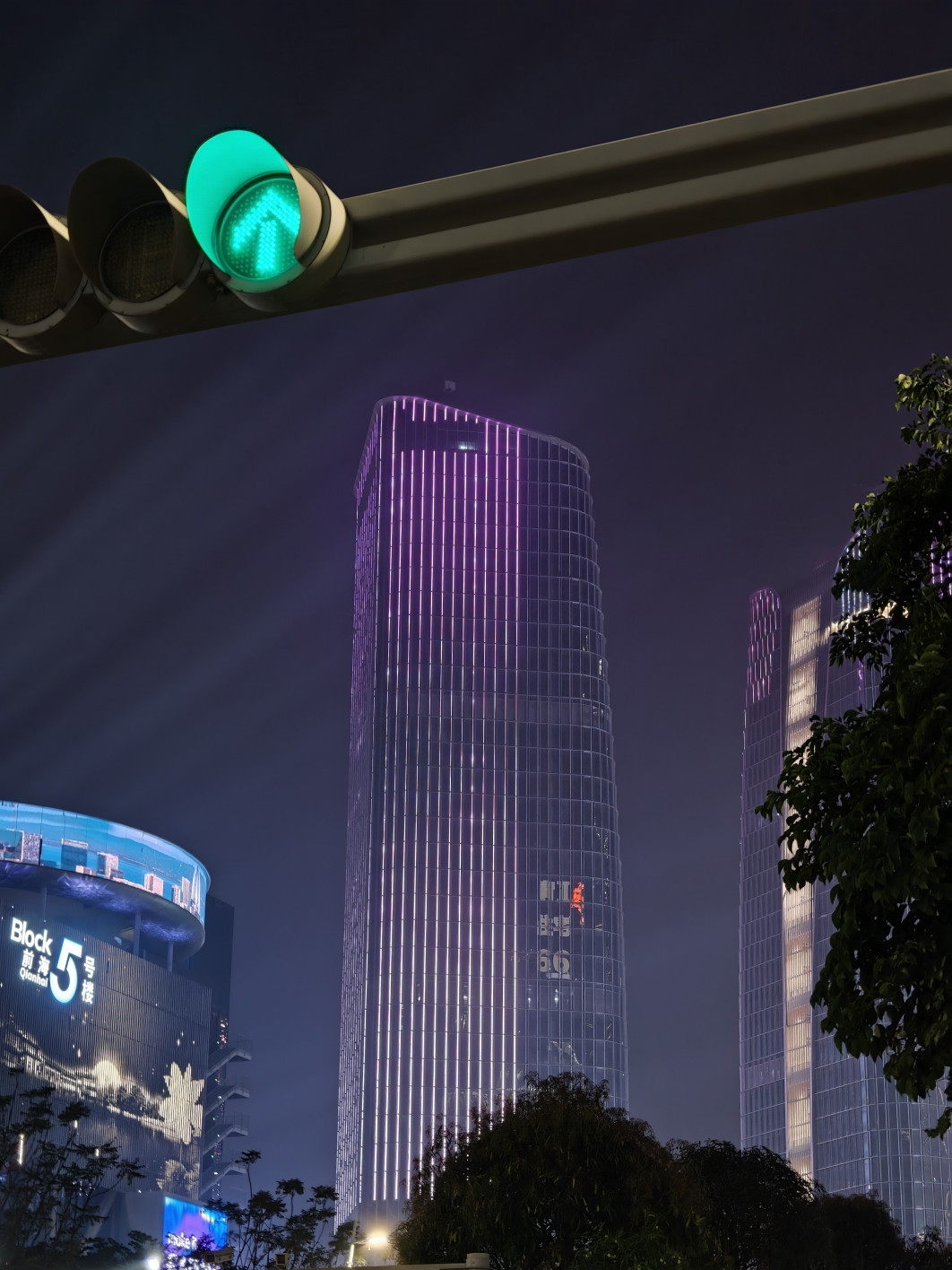 1/20 s, f/2.2, ISO 2000, 20.1 mm