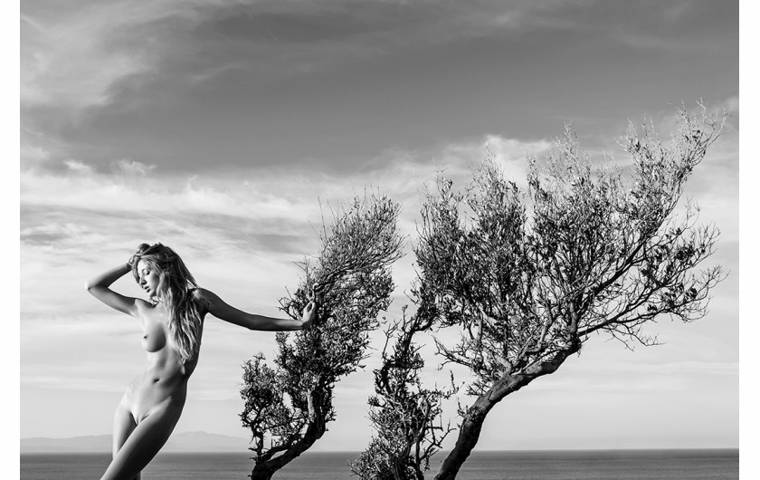 fot. Yan Maklain, z cyklu Nude in the landscape, 3. nagroda w kategorii Nude / Monovisions Photography Awards 2019