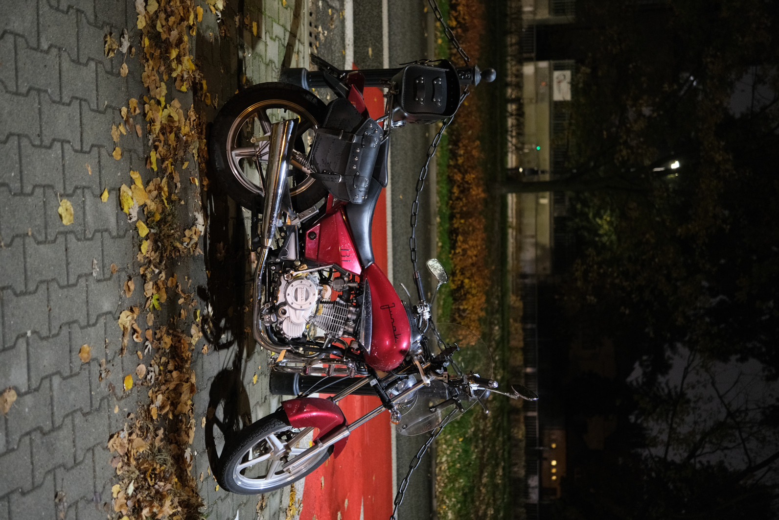 1/58 s, f/1.4, ISO 2500, 23.0 mm