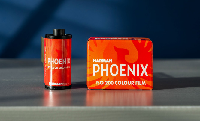 Harman Phoenix 200 - zupełnie nowy film kolorowy wchodzi na rynek