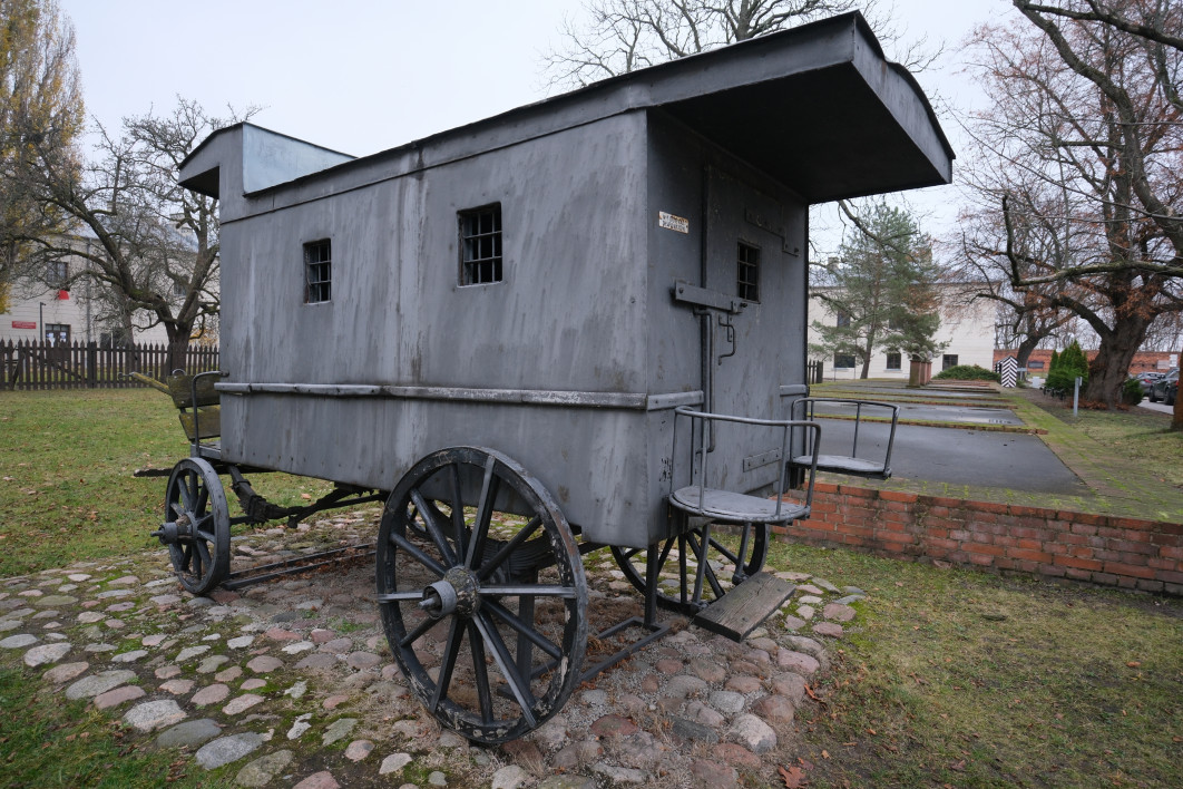 1/150 s, f/3.5, ISO 320, 13.0 mm