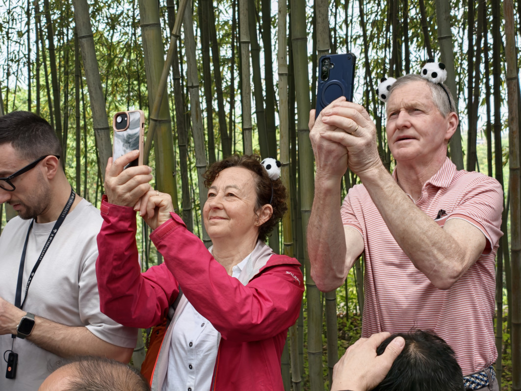 1/200 s, f/1.5, ISO 64, 7.7 mm