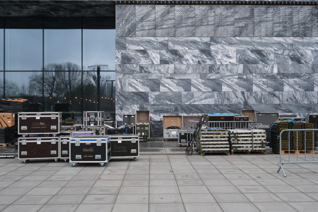 1/100 s, f/5.2, ISO 250, 22.9 mm