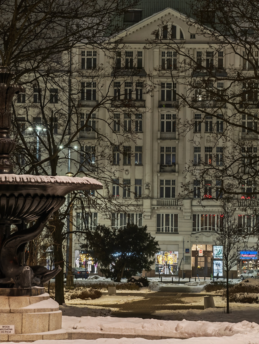 1/14 s, f/2.6, ISO 3200, Moduł tele