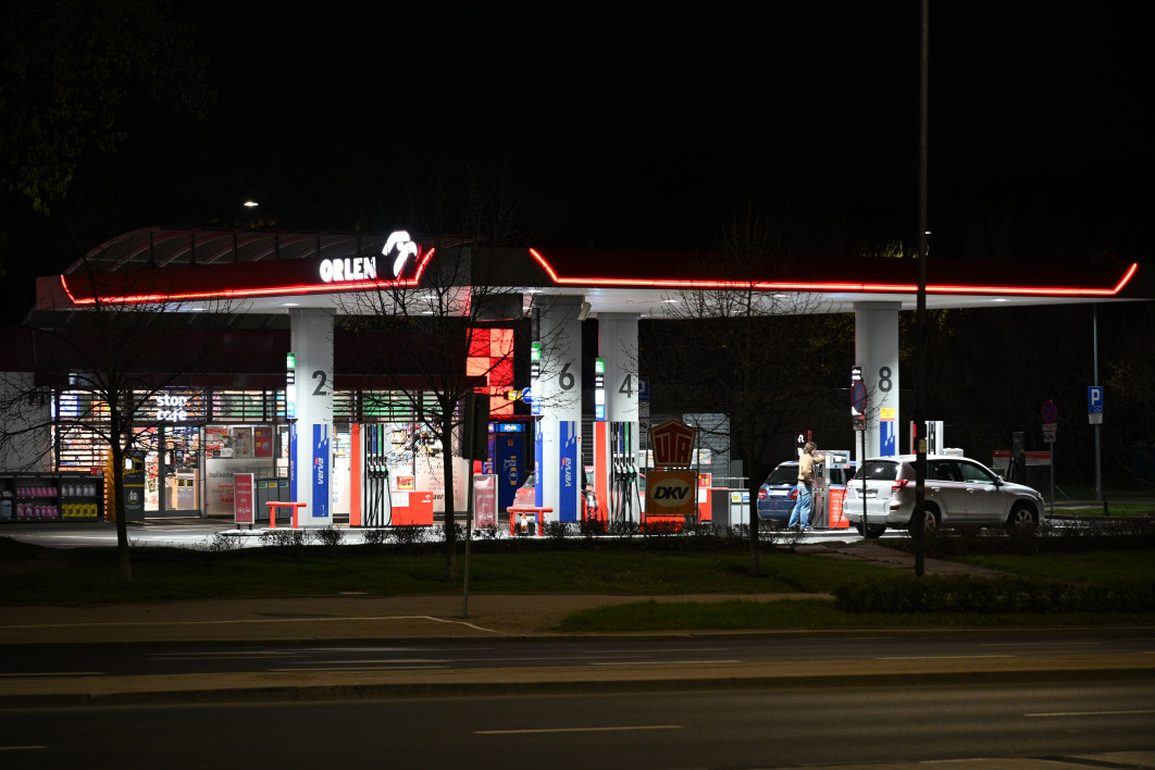 1/25 s, f/4, ISO 1600, 115.0 mm