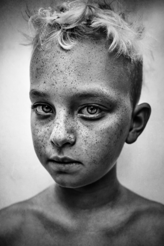 fot. Lee Jeffries, Zephyr, 1. miejsce w kategorii Portrait / B&W Child 2018