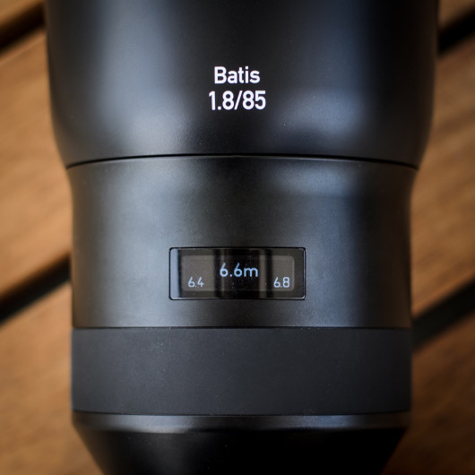 Zeiss Batis 85 mm f/1.8 - ekran OLED