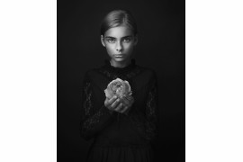 fot. Lisa Vesser, "Hope", 3. miejsce w kategorii Portrait / B&W Child 2018