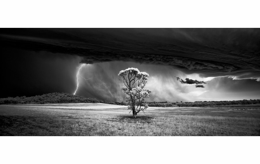 fot. Luke Tscharke - 1. miejsce w kategorii Landscape Photography oraz tytuł Monochrome Photographer of the Year 2015 (Professional)