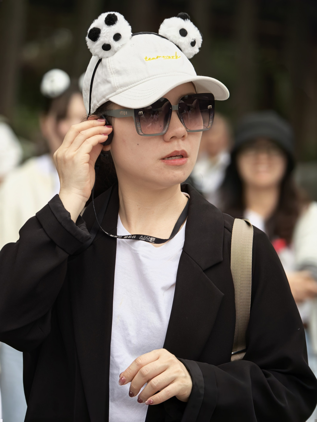 1/246 s, f/2.2, ISO 50, 20.1 mm