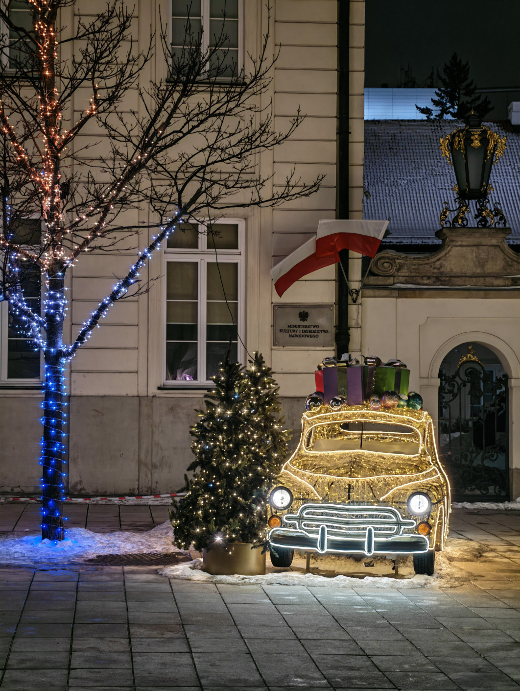 1/33 s, f/2.6, ISO 500, Moduł tele