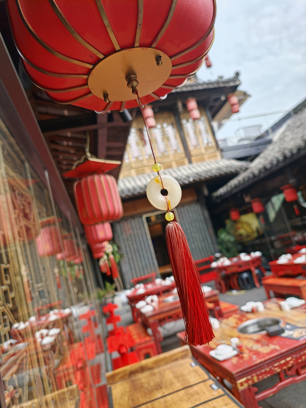 1/2074 s, f/1.5, ISO 500, 7.7 mm