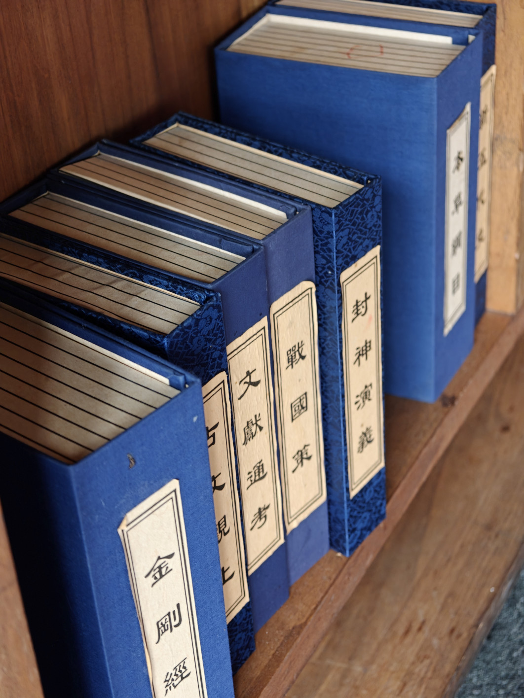 1/40 s, f/2.2, ISO 1000, 20.1 mm