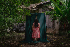 Fot. Koral Carballo, z projektu "Blood Summons" / Leica Women Photo Project 2025