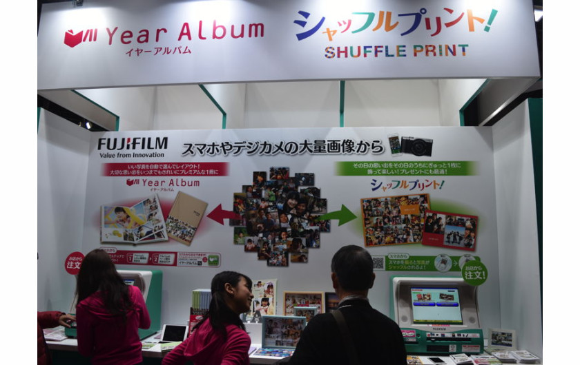 Fujifilm nadal jest mocno zaangażowane w druk - tu popularne w Japonii albumy roczne