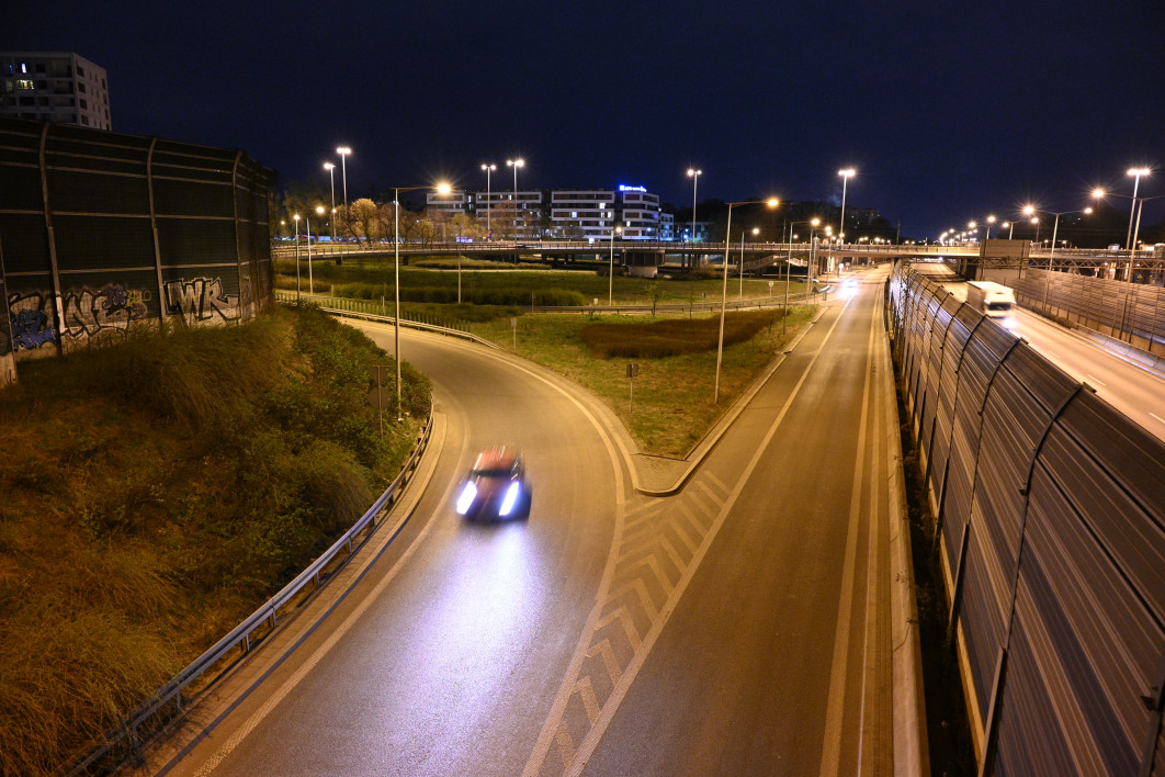 1/6 s, f/5, ISO 6400, 24.0 mm