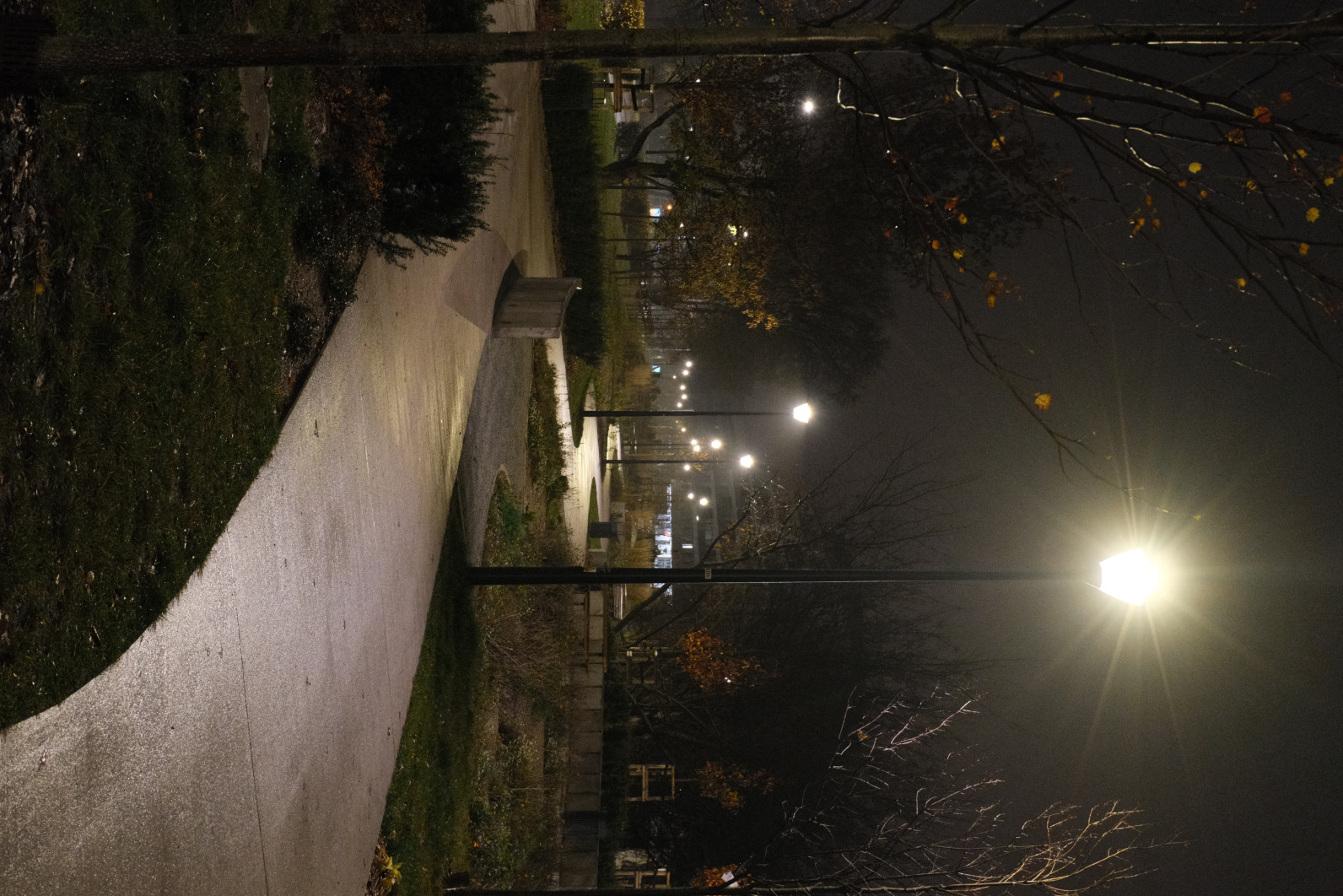 1/9 s, f/6.3, ISO 6400, 33.0 mm