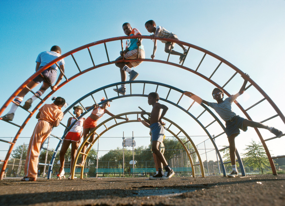 fot. Garry Settle, "Kids on Jungle Gym", Flushing Meadows Corona Park / NYC Park Photo Archive