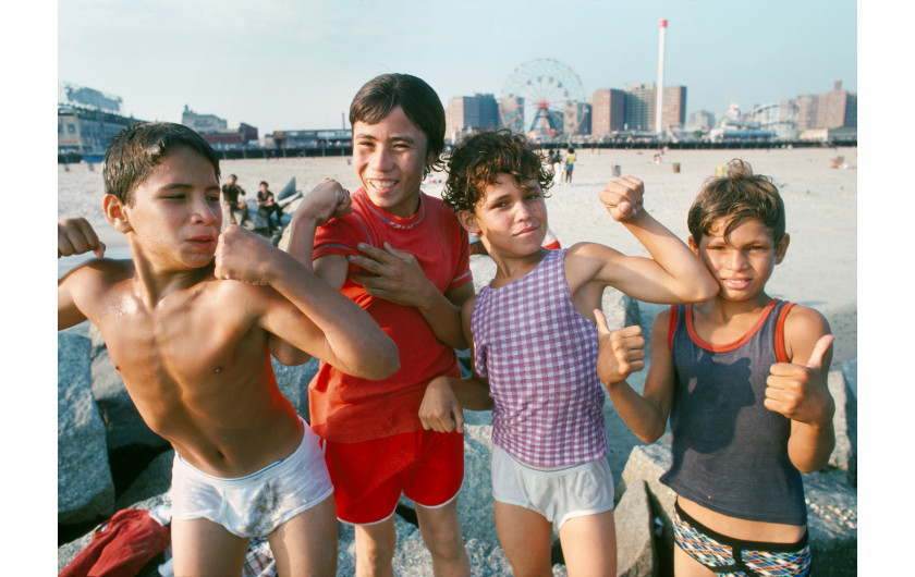 fot. Paul Hosefros, Group of Boys, Coney Island / NYC Park Photo Archive