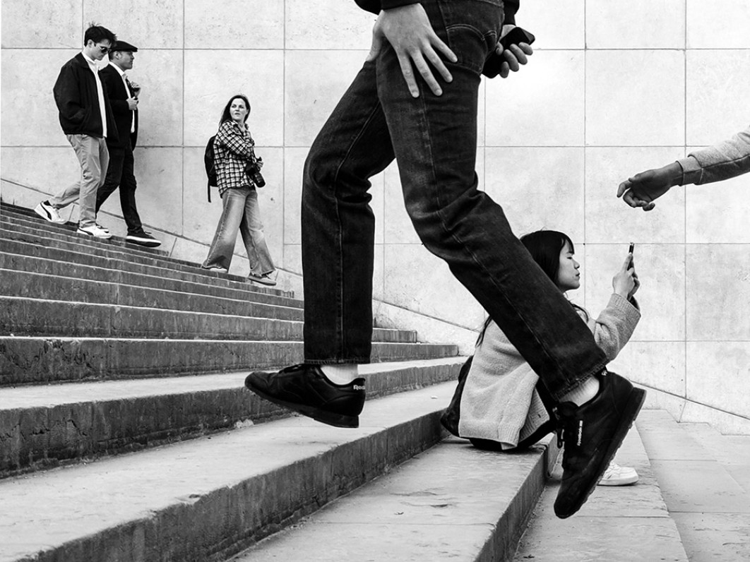 Fot. Jose Luis Morales Martin, "In the Air", 1. miejsce w kat. Black &amp; White / Mobile Photography Awards 2025 