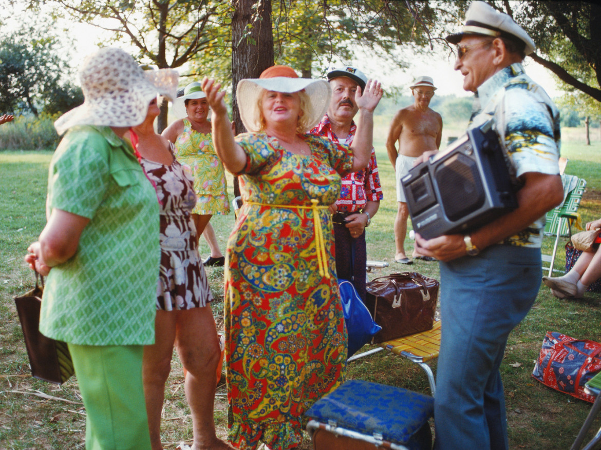 fot. Joyce Dopkeen,"Park Revelers", Orchard Beach, Pelham Bay Park / NYC Park Photo Archive