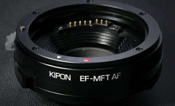 Adapter Kipon EF-MFT, obsługujący autofokus i dane EXIF