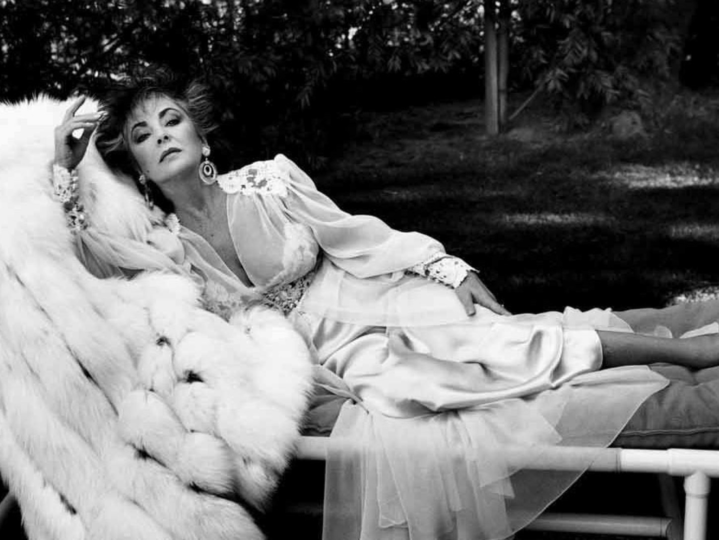 アート・デザイン・音楽 Helmut Newton: the stern years 1973-2000 Amazon.co.jp: Helmut Newton the stern years 1973-2000 ヘルムート