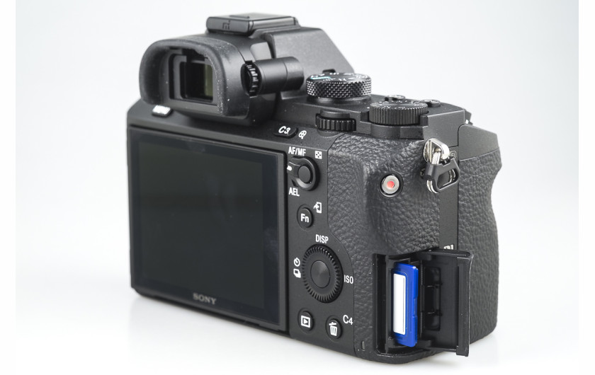 Sony A7 II - slot na kartę pamięci